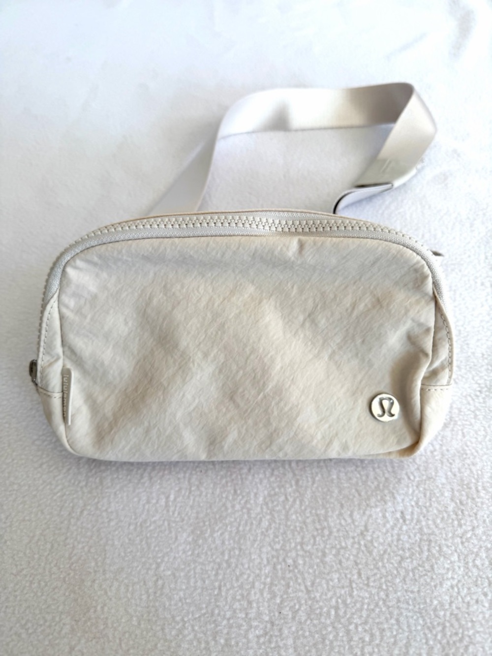 lululemon athletica Small Crossbody Bag in Off-White